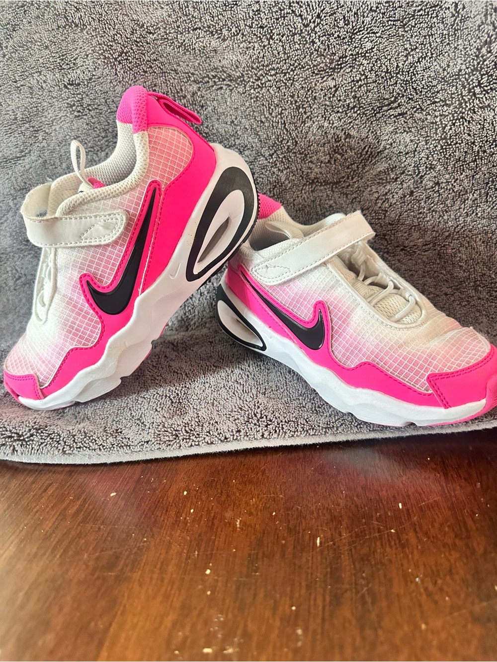 Nike Air Max Nova little kids hot pink, black, white